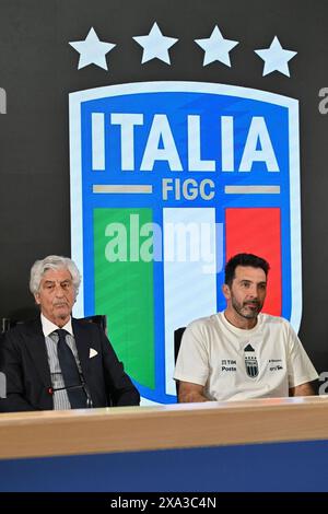 Florenz, Italien. Juni 2024. Ehemaliger italienischer Spieler Gianni Rivera und Leiter der italienischen Delegation Gianlugi Buffon während der Pressekonferenz, UEFA-Fußball-Europameisterschaft in Florenz, Italien, 03. Juni 2024 Credit: Independent Photo Agency/Alamy Live News Stockfoto