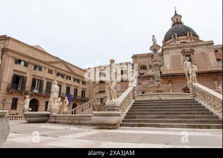 Die Fontana Pretoria oder besser bekannt als der Brunnen der Schande in Palermo, Sizilien, Italien Stockfoto