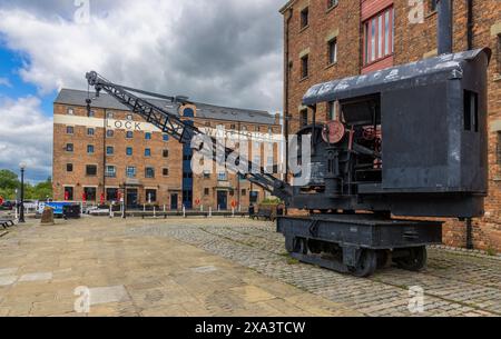 North Quay der Gloucester Docks mit einem Dampfkran vom Typ Leeds, Gloucester, Vereinigtes Königreich Stockfoto