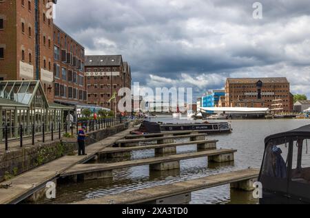 Restaurierte und umgebaute viktorianische Lagerhäuser in den Gloucester Docks, England Großbritannien Stockfoto