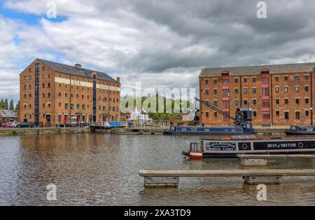 Restaurierte und umgebaute viktorianische Lagerhäuser in den Gloucester Docks, England Großbritannien Stockfoto