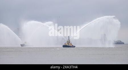 Die Namenszeremonie von Cunards neustem Linienschiff, Queen Anne, auf dem Fluss Mersey bei Liverpool. Stockfoto