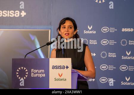 Madrid, Spanien. Juni 2024. Isabel Diaz Ayuso Präsidentin der Gemeinschaft Madrid spricht während eines informativen Frühstücks in Madrid. Die Präsidentin der Gemeinschaft Madrid und der Volkspartei Madrids, Isabel Díaz Ayuso, präsentierte heute morgen den Kandidaten der Volkspartei für die Europawahlen, Dolors Montserrat, bei einem informativen Frühstück, das von Nueva Economía Fórum organisiert wurde. Quelle: SOPA Images Limited/Alamy Live News Stockfoto