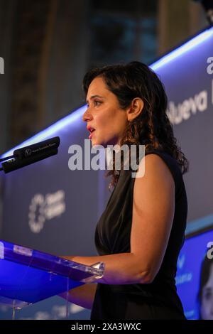 Madrid, Spanien. Juni 2024. Isabel Diaz Ayuso Präsidentin der Gemeinschaft Madrid spricht während eines informativen Frühstücks in Madrid. Die Präsidentin der Gemeinschaft Madrid und der Volkspartei Madrids, Isabel Díaz Ayuso, präsentierte heute morgen den Kandidaten der Volkspartei für die Europawahlen, Dolors Montserrat, bei einem informativen Frühstück, das von Nueva Economía Fórum organisiert wurde. Quelle: SOPA Images Limited/Alamy Live News Stockfoto