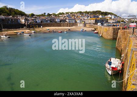 Das malerische Fischerdorf Mousehole, Cornwall, West Country, England Stockfoto