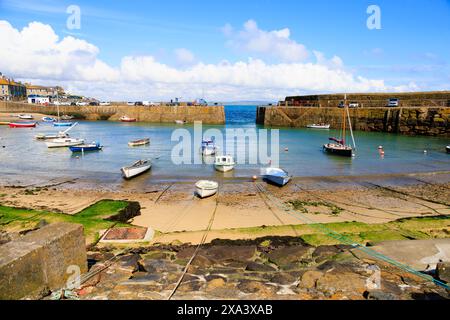 Das malerische Fischerdorf Mousehole, Cornwall, West Country, England Stockfoto