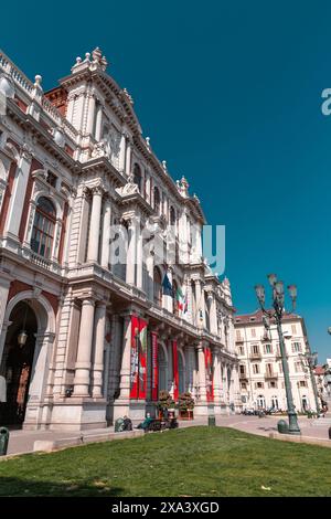 Turin, Italien - 27. März 2022: Der Palazzo Carignano ist ein historisches Gebäude im Zentrum von Turin, in dem sich das Museum des Risorgimento befindet. Mit dem Namen A Stockfoto