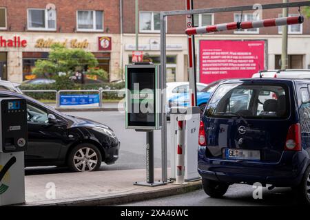 Parkplatz Husemannstraße in Gelsenkirchen, gebührenpflichtig, Kennzeichenerkennung am Eingang, Bezahlung an der Kassenstelle durch Eingabe des Führerscheins pla Stockfoto