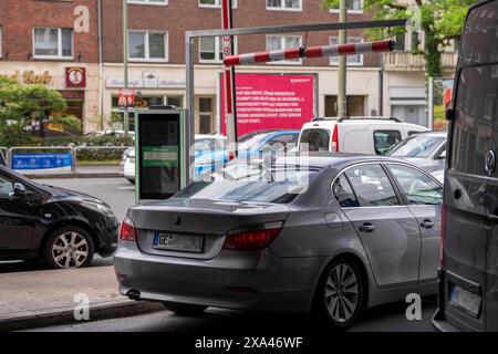 Parkplatz Husemannstraße in Gelsenkirchen, gebührenpflichtig, Kennzeichenerkennung am Eingang, Bezahlung an der Kassenstelle durch Eingabe des Führerscheins pla Stockfoto