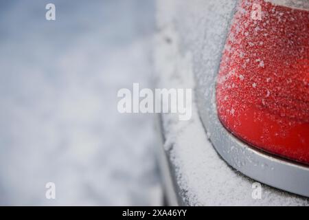 Rücklicht mit Schnee bedeckt Stockfoto