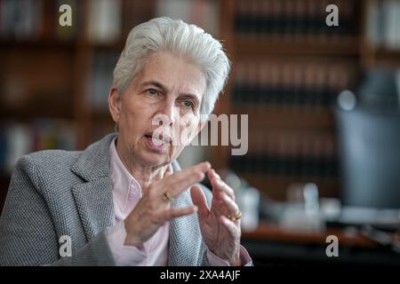 Berlin, Deutschland. Juni 2024. Marie-Agnes Strack-Zimmermann spricht in einem Interview mit Journalisten der Deutschen Presse-Agentur. Quelle: Kay Nietfeld/dpa/Alamy Live News Stockfoto