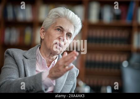 Berlin, Deutschland. Juni 2024. Marie-Agnes Strack-Zimmermann spricht in einem Interview mit Journalisten der Deutschen Presse-Agentur. Quelle: Kay Nietfeld/dpa/Alamy Live News Stockfoto