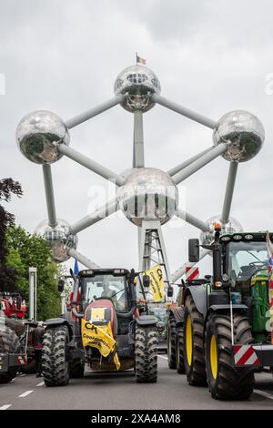 Brüssel, Belgien, 4. Juni 2024 Die Europäische Farmers Defense Force ist die Mutter aller Proteste gegen EU-Vorschriften im Atomium Stockfoto