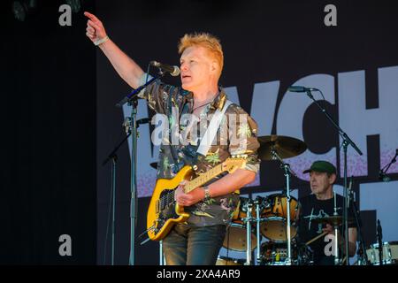 Tommie Paxton von Big Country tritt beim Wychwood Festival in Cheltenham, Großbritannien auf. 31. Mai 2024, Stockfoto