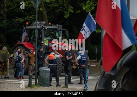 Brüssel, Belgien, 4. Juni 2024 Die Europäische Farmers Defense Force ist die Mutter aller Proteste gegen EU-Vorschriften im Atomium Stockfoto