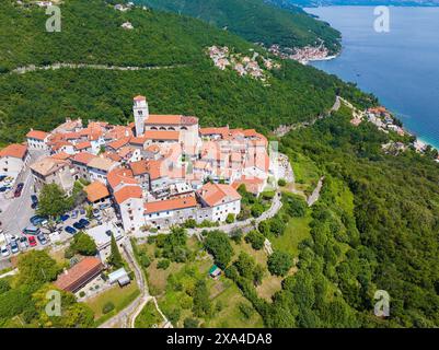 Luftaufnahme von Mošćenice in Istra, Kroatien Stockfoto