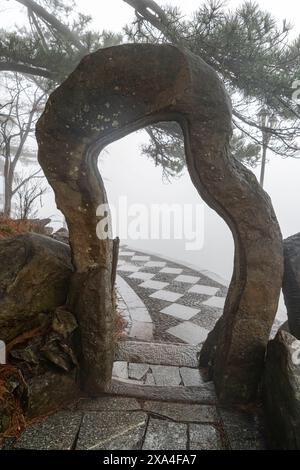 Fog, Mount Lu Lushan, UNESCO-Weltkulturerbe, Jiujiang, Jiangxi, China, Asien Copyright: MichaelxRunkel 1184-10229 REKORDDATUM NICHT ANGEGEBEN Stockfoto