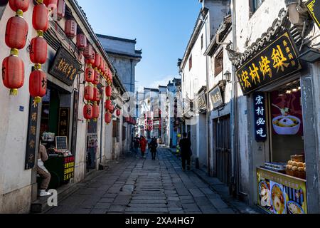 Straßenszene im historischen Dorf Hongcun, UNESCO-Weltkulturerbe, Huangshan, Anhui, China, Asien Copyright: MichaelxRunkel 1184-10336 RECORD DAT Stockfoto