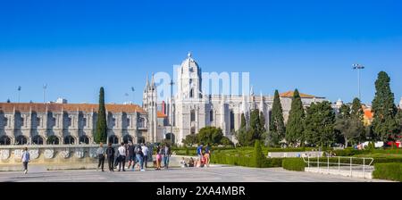 Park vor dem Kloster Jeronimos in Belem, Lissabon, Portugal Stockfoto