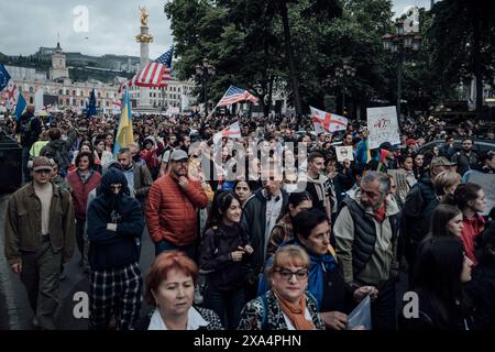 Adrien Vautier / Le Pictorium - Kundgebung gegen den ausländischen Einfluss - 24/05/2024 - Georgien (Europa) / Tiflis - bürgermarsch gegen das Gesetz über ausländischen Einfluss. Tiflis, 24. Mai 2024. Stockfoto