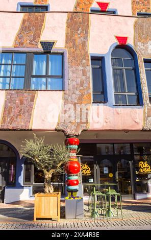 Café im grünen Zitadellengebäude von Magdeburg, Deutschland Stockfoto