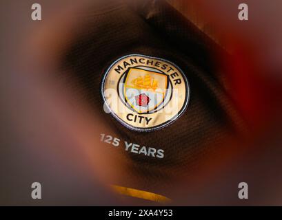 Dieses legendäre Trikot in Orange und Schwarz ist ein Synonym für Leidenschaft und Präzision. Stockfoto