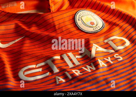 Dieses legendäre Trikot in Orange und Schwarz ist ein Synonym für Leidenschaft und Präzision. Stockfoto