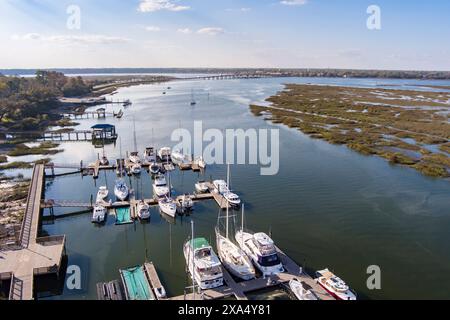 Luftaufnahme der Marina auf Ladys Island in Beaufort, South Carolina. Stockfoto