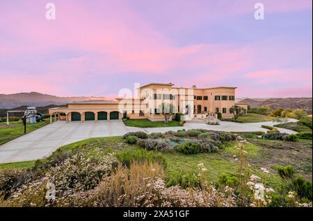 Außenansicht eines luxuriösen Herrenhauses in Südkalifornien Stockfoto