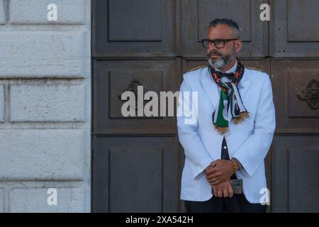 Venezia-Spieler feiern mit Fans die Beförderung zur Serie A auf dem Canal Grande in Venedig am 3. Juni 2024. Stockfoto