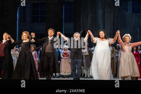 l-r: Amartuvshin Enkhbat (Carlo Gerard), Sondra Radvanovsky (Maddalena di Coigny), Jonas Kaufmann (Andrea Chenier), Antonio Pappano (Dirigent), Katia Ledoux (Bersi), Elena Zilio (Madelon) bei der Generalprobe von ANDREA CHENIER von Umberto Giordano an der Royal Opera, Covent 28/WC2 05 2024. Stockfoto