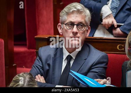 Paris, Frankreich. Juni 2024. Der französische stellvertretende Minister für Gesundheit und Prävention Frederic Valletoux sieht sich während einer Sitzung von Fragen an die Regierung in der Nationalversammlung in Paris am 4. Juni 2024 an. Foto: Firas Abdullah/ABACAPRESS. COM Credit: Abaca Press/Alamy Live News Stockfoto