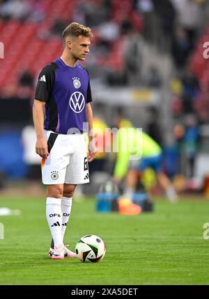 vor Spielbeginn: Aufwaermen Training Joshua Kimmich GER (06) Aktion am Ball DFB Laenderspiel Deutschland GER vs Ukraine UKR Max-Morlock-Stadion Nürnberg 03.06.2024 DFL-VORSCHRIFTEN VERBIETEN JEDE VERWENDUNG VON FOTOGRAFIEN ALS BILDSEQUENZEN UND/ODER QUASI-VIDEO Stockfoto