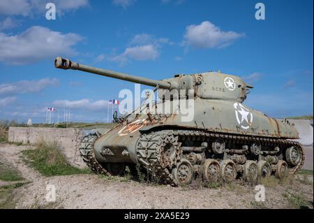 Detailansicht der Vorderansicht eines mittelgroßen M4 Sherman M4A1(76)W HVSS-Tanks mit T23-Revolver Stockfoto