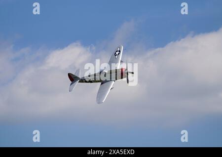 Republic P-47D Thunderbolt Nellie B wird auf der Military Air Show Shuttleworth Collection Old Warden im Juni 2024 gezeigt Stockfoto