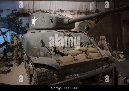 Der amerikanische M4A1 mittelgroße Panzer Sherman aus dem Zweiten Weltkrieg in einem Museum in der Normandie Stockfoto