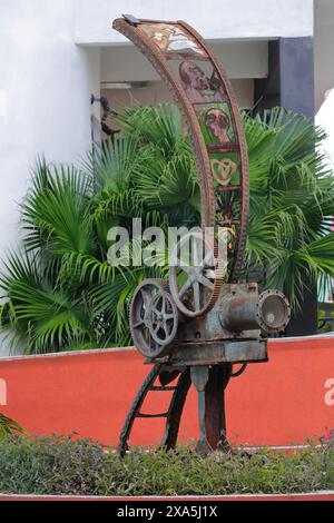 345 Skulptur „The Light Mill“ auf der thematischen Film Walk-Cinemas Street, Ignacio Agramonte von Maceo bis Independencia Street. Camagüey-Kuba. Stockfoto