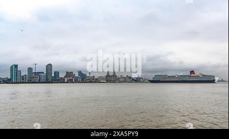 CUNARDS KÖNIGIN ANNE KOMMT IN LIVERPOOL AN Stockfoto