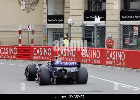 Monte Carlo, Fürstentum Monaco. Mai 2024. Formel 1 Grand Prix de Monaco auf dem Circuit de Monaco in Monte Carlo. Im Bild: Logan Sargeant (USA) von Williams Racing in Williams FW46 auf der Avenue de Monte-Carlo während des ersten Trainings © Piotr Zajac/Alamy Live News Stockfoto