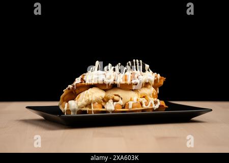 Eine Nahaufnahme der Waffel mit Eis auf einem Tisch Stockfoto