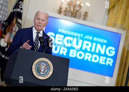 Washington, Usa. Juni 2024. US-Präsident Joe Biden hält am 4. Juni 2024 im East Room des Weißen Hauses in Washington eine Stellungnahme zur Durchsetzung an der Grenze zwischen den USA und Mexiko. Foto: Yuri Gripas/ABACAPRESS. COM Credit: Abaca Press/Alamy Live News Stockfoto