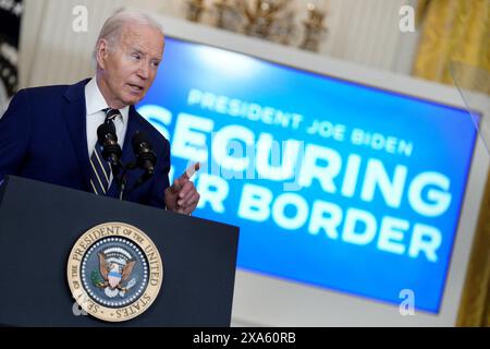 Washington, Usa. Juni 2024. US-Präsident Joe Biden hält am 4. Juni 2024 im East Room des Weißen Hauses in Washington eine Stellungnahme zur Durchsetzung an der Grenze zwischen den USA und Mexiko. Foto: Yuri Gripas/ABACAPRESS. COM Credit: Abaca Press/Alamy Live News Stockfoto