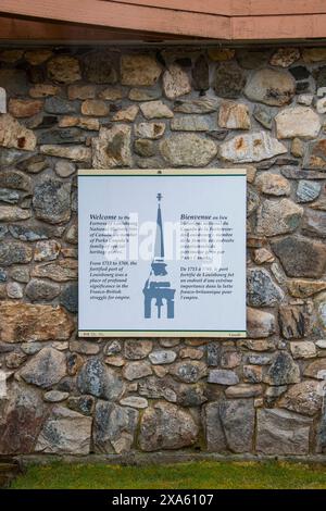 Willkommen zum Schild „Festung von Louisbourg National Historic Site“ im Besucherzentrum in Nova Scotia, Kanada Stockfoto