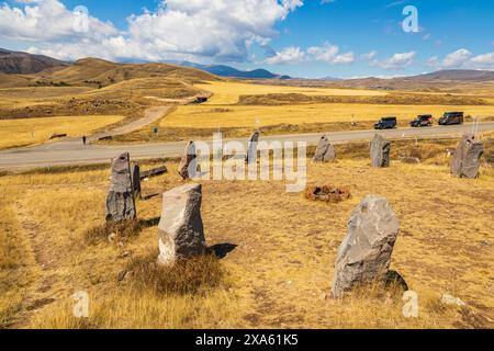 Sisian, Armenien - 03. September 2019: Blick auf die Carahunge, prähistorische archäologische Stätte in der Nähe der Stadt Sisian. Armenischer Stonehenge. Stockfoto