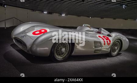 Mercedes Benz Stromlinienrennwagen W 196 R (1955). Mercedes Benz Museum, Mercedes-Benz World in Stuttgart, Baden-Württemberg, Deutschland, Europa Stockfoto