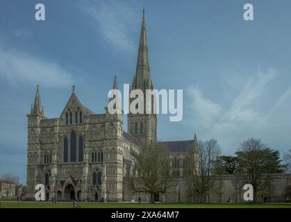 Die berühmte Kathedrale von Salisbury in Großbritannien Stockfoto