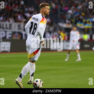 Nürnberg, Deutschland. Juni 2024. Maximilian Mittelstadt kontrolliert einen Ball während des Freundschaftsspiels Deutschland gegen Ukraine im Max-Morlock-Stadion in Nürnberg. Quelle: Oleksandr Prykhodko/Alamy Live News Stockfoto