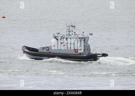 Das Küstenpatrouillenschiff der britischen Grenzstreitkräfte HMC SPEEDWELL auf Patrouille im Solent Stockfoto