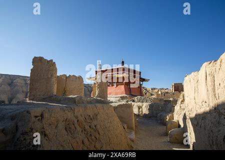 Ein malerischer Blick auf die historische Burg der Guge-Dynastie in Tibet Stockfoto