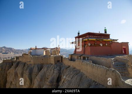 Ein malerischer Blick auf die historische Burg der Guge-Dynastie in Tibet Stockfoto